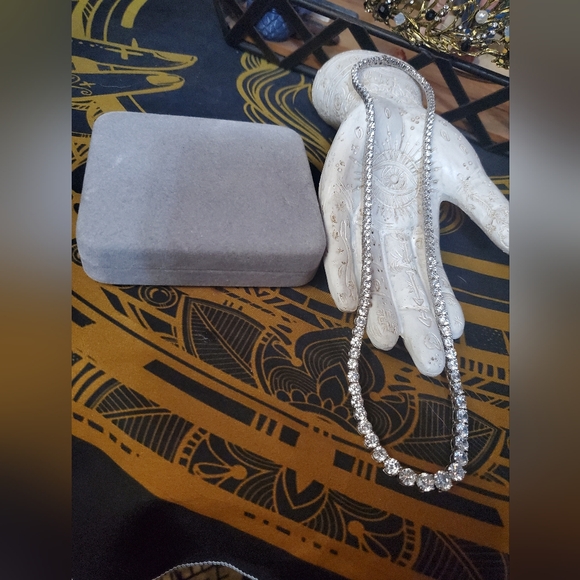 VINTAGE Absolutely gorgeous full cubic zirconia necklace, unique clasp with case - Picture 4 of 8